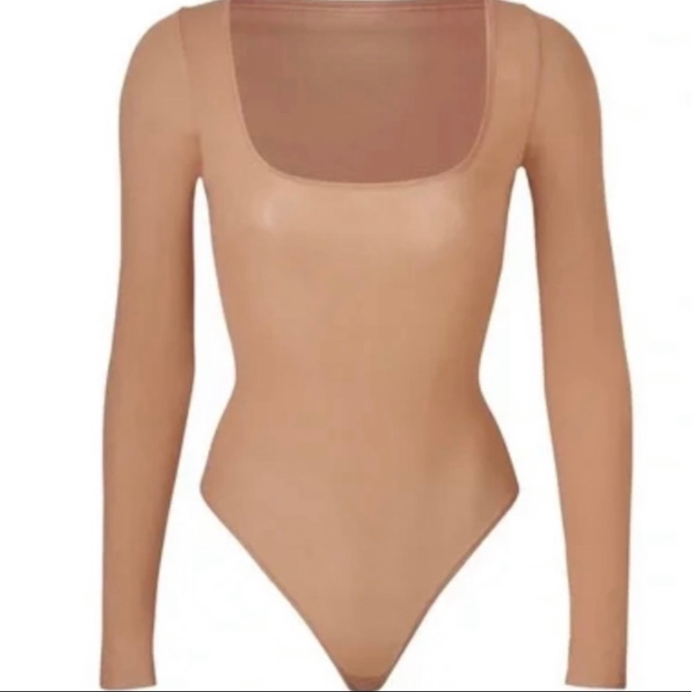 SKIMS Jelly Sheer Long Sleeve 
Bodysuit